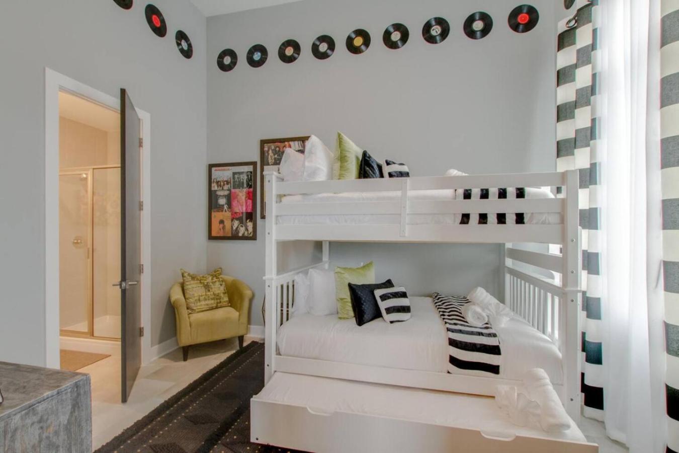 Beautiful West Rooftop Deck Nashville