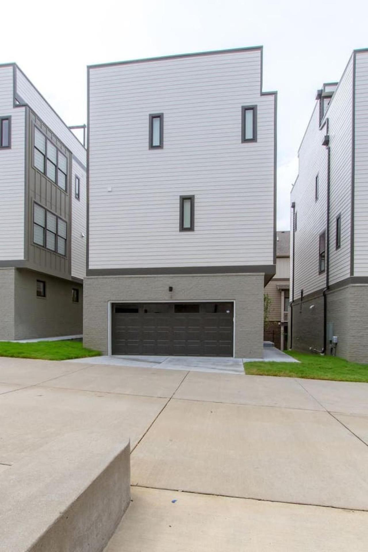 Gulch Mega Super Rooftop Premier Location