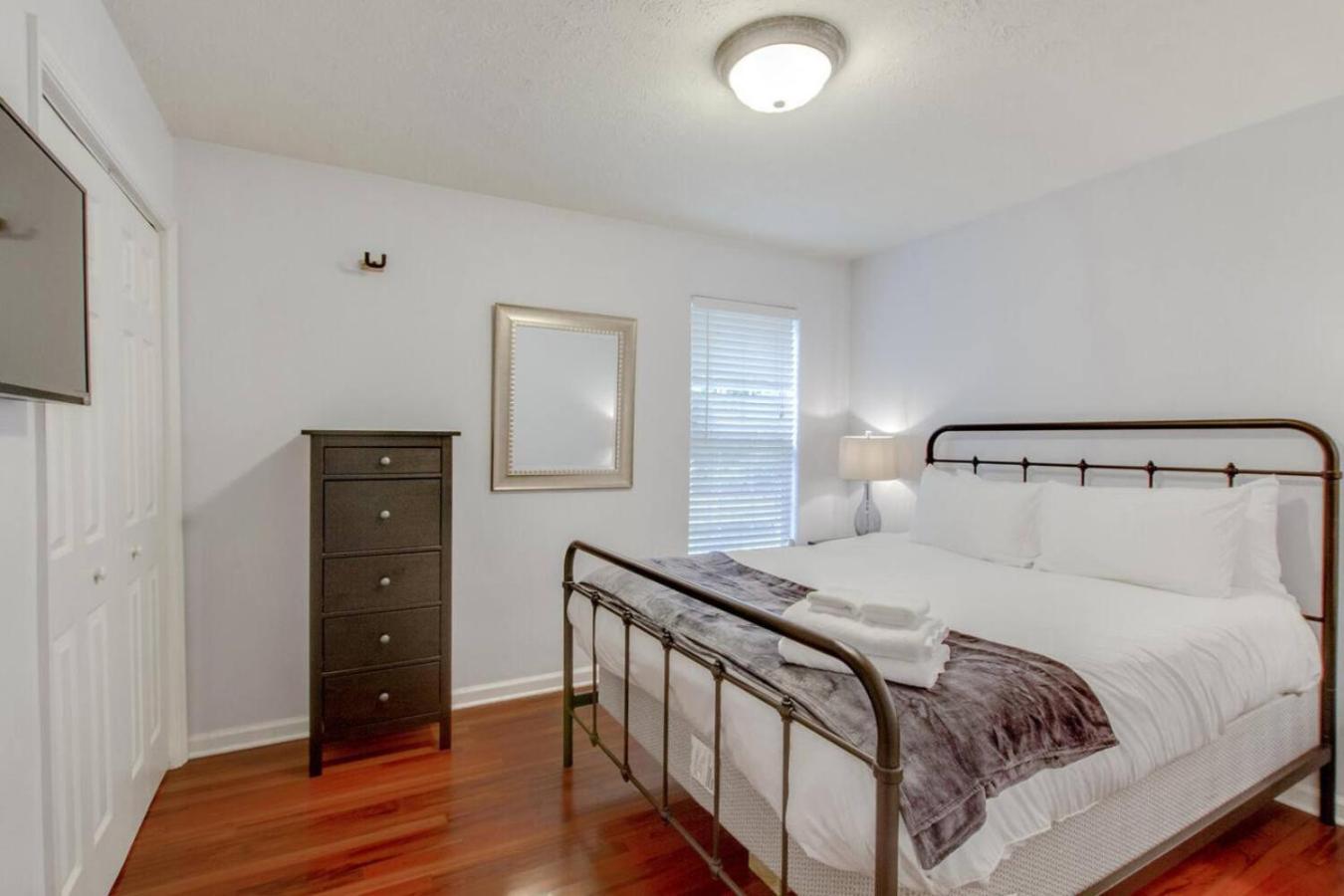 Metropolitan Huge Private Backyard Nashville