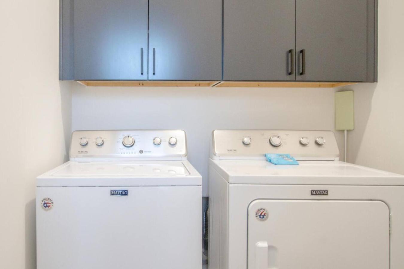 Holiday home Modern Game Table Minutes To Broadway