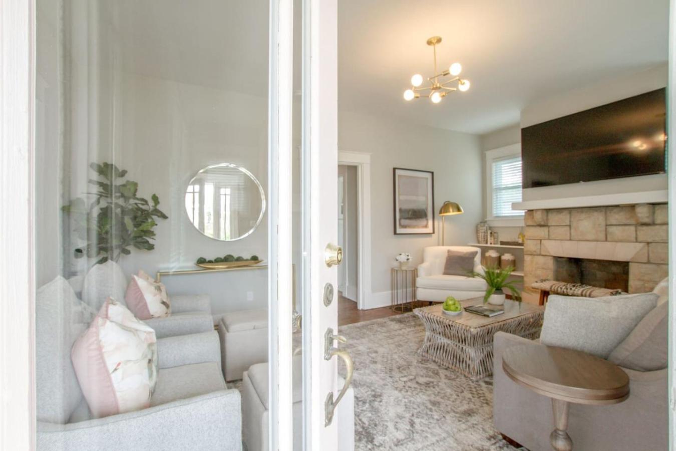 The Pink Door Beauty Stunning And Fresh Holiday home