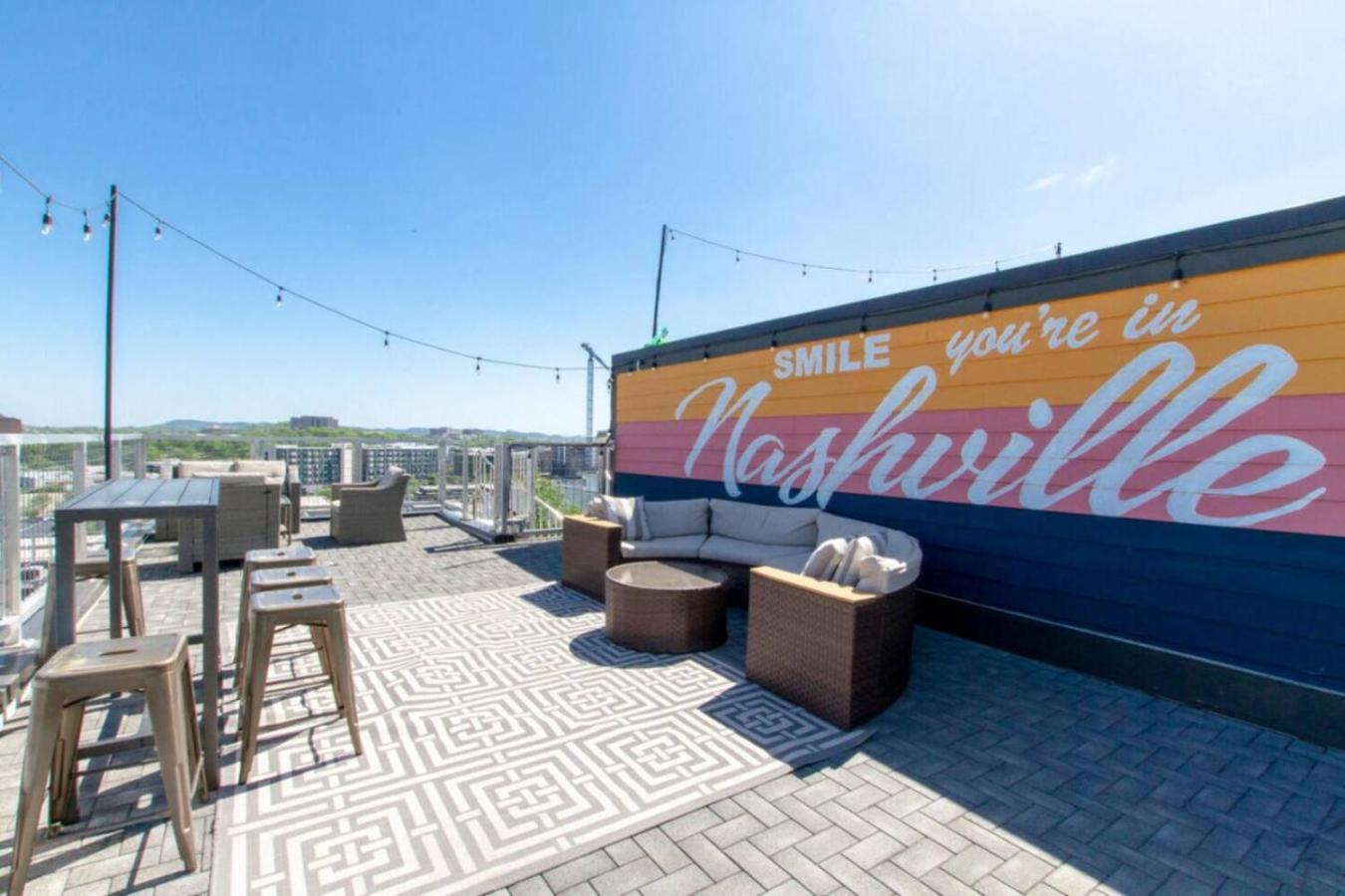 Nostalgic Vibes - View - Rooftop Balcon Nashville