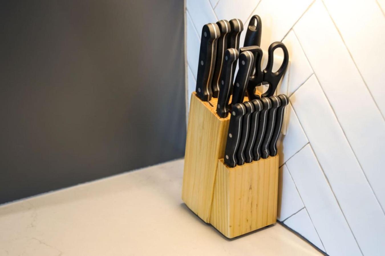 Rustic Elegance Rooftop Deck And Skyline Views Holiday home