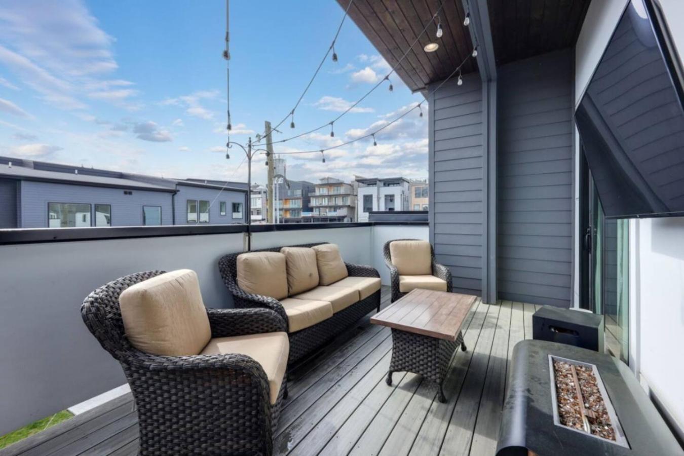 Rustic Elegance Rooftop Deck And Skyline Views