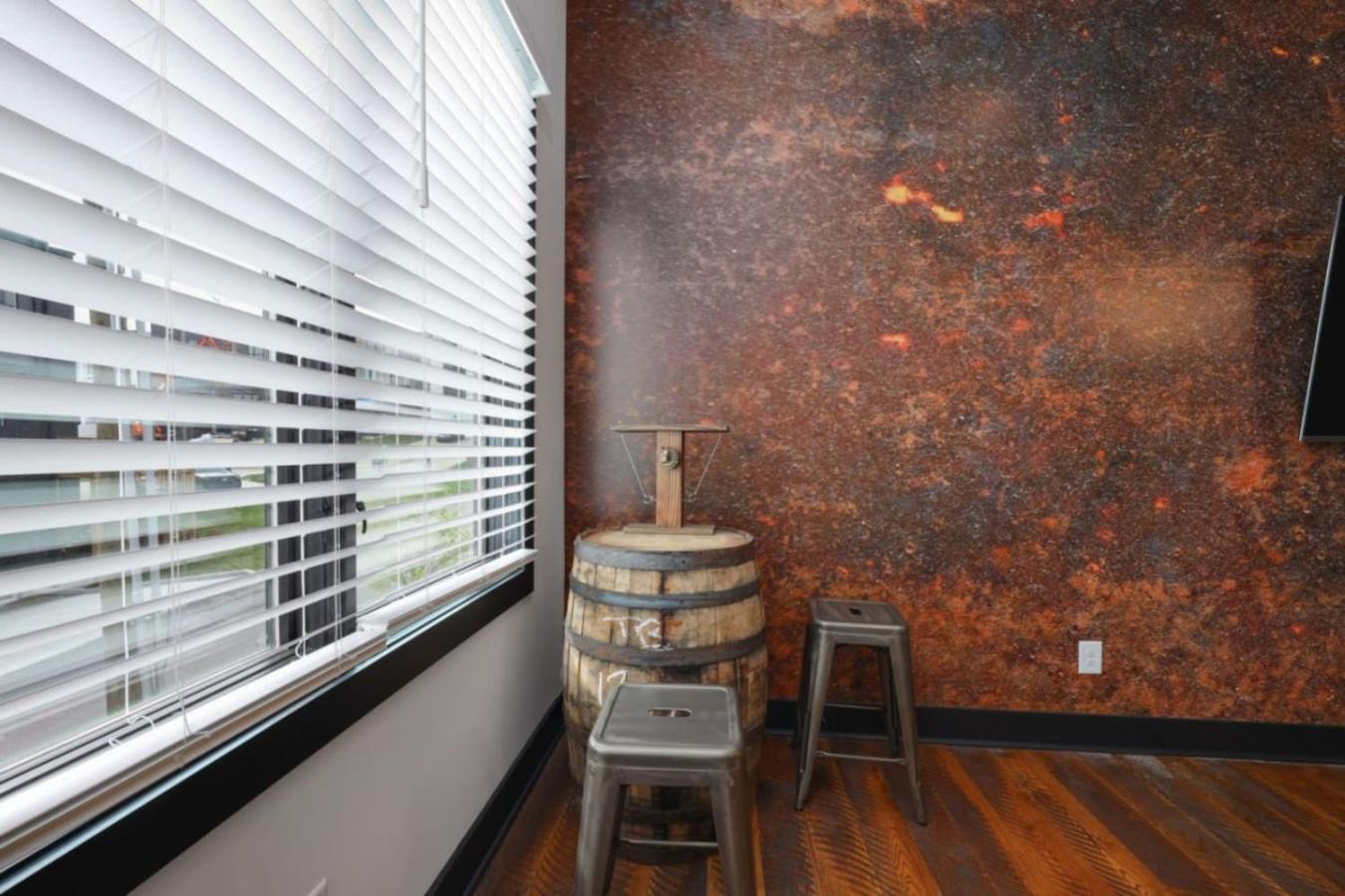 Holiday home Rustic Elegance Rooftop Deck And Skyline Views