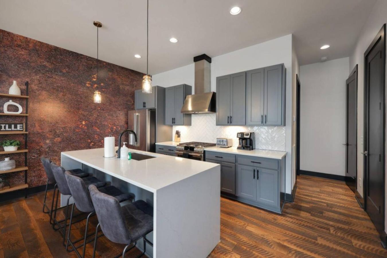 Rustic Elegance Rooftop Deck And Skyline Views