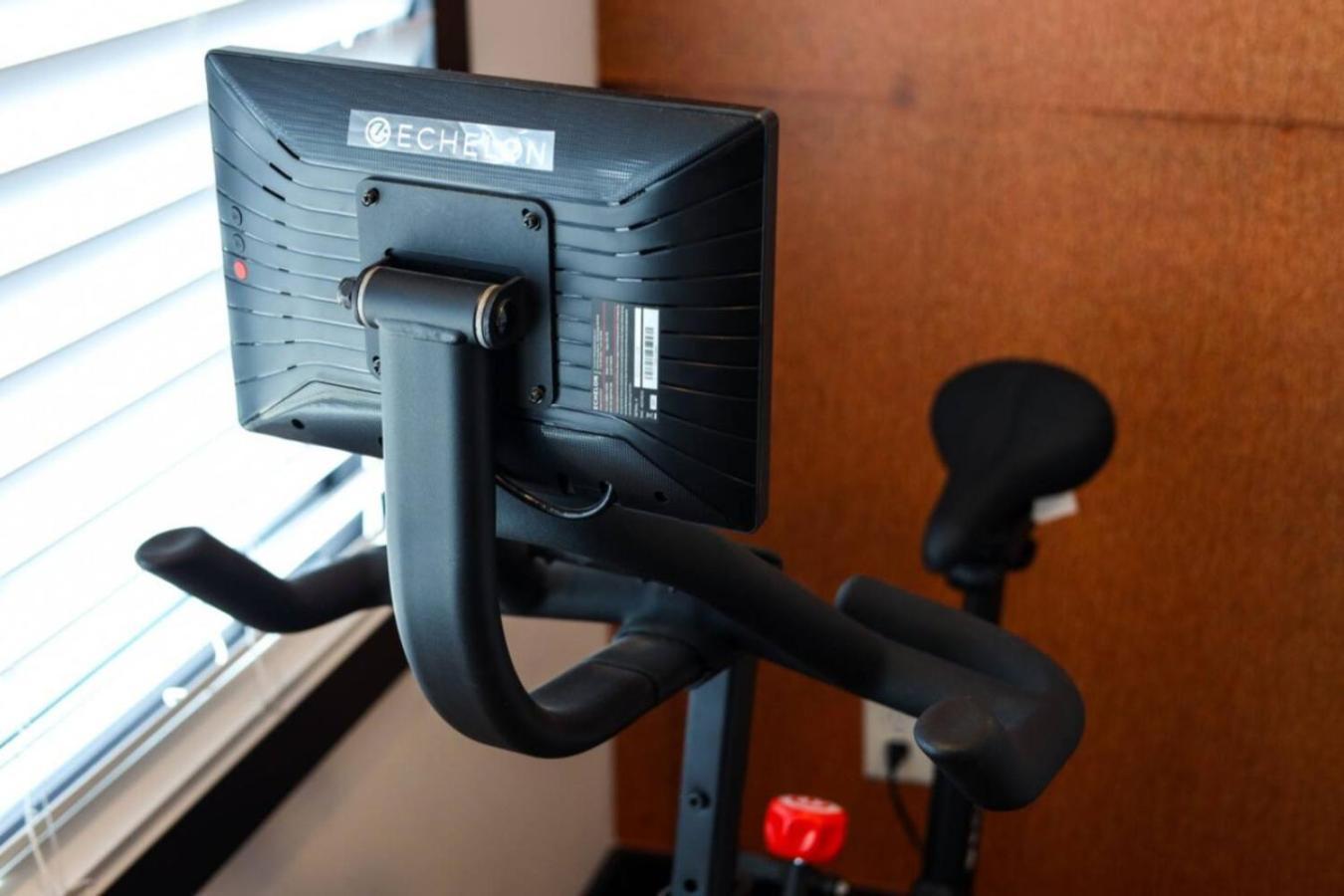 Rustic Elegance Rooftop Deck And Skyline Views *