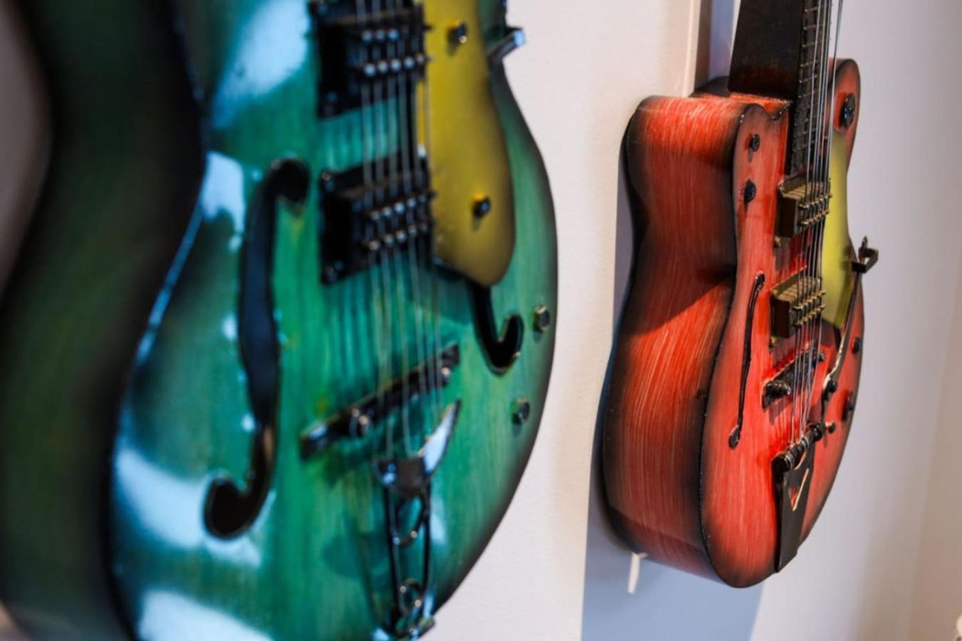 Rustic Elegance Rooftop Deck And Skyline Views Holiday home *