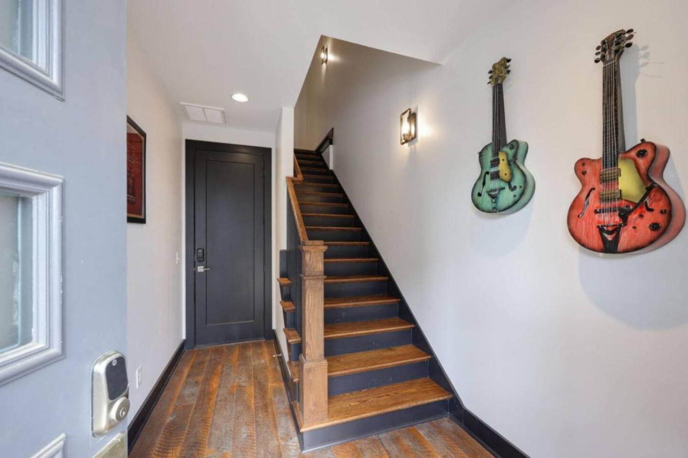 Rustic Elegance Rooftop Deck And Skyline Views *