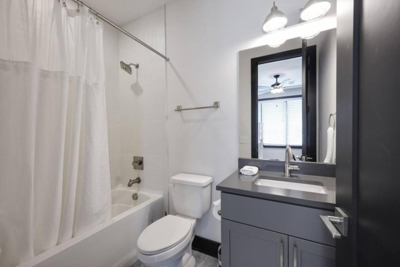 Rustic Elegance Rooftop Deck And Skyline Views Holiday home Nashville