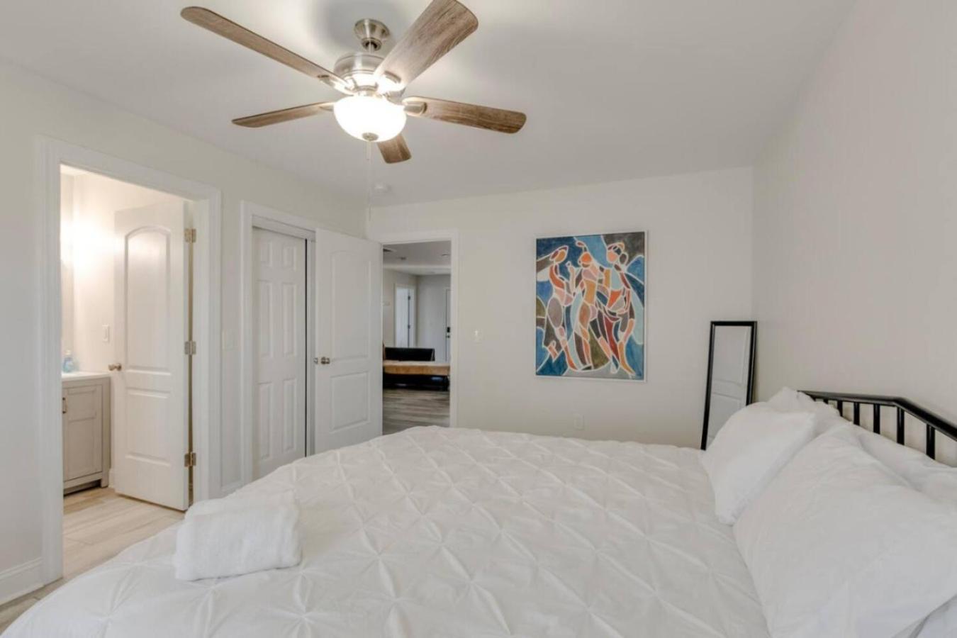 The West End Delight- 8 Min To Broadway Holiday home *