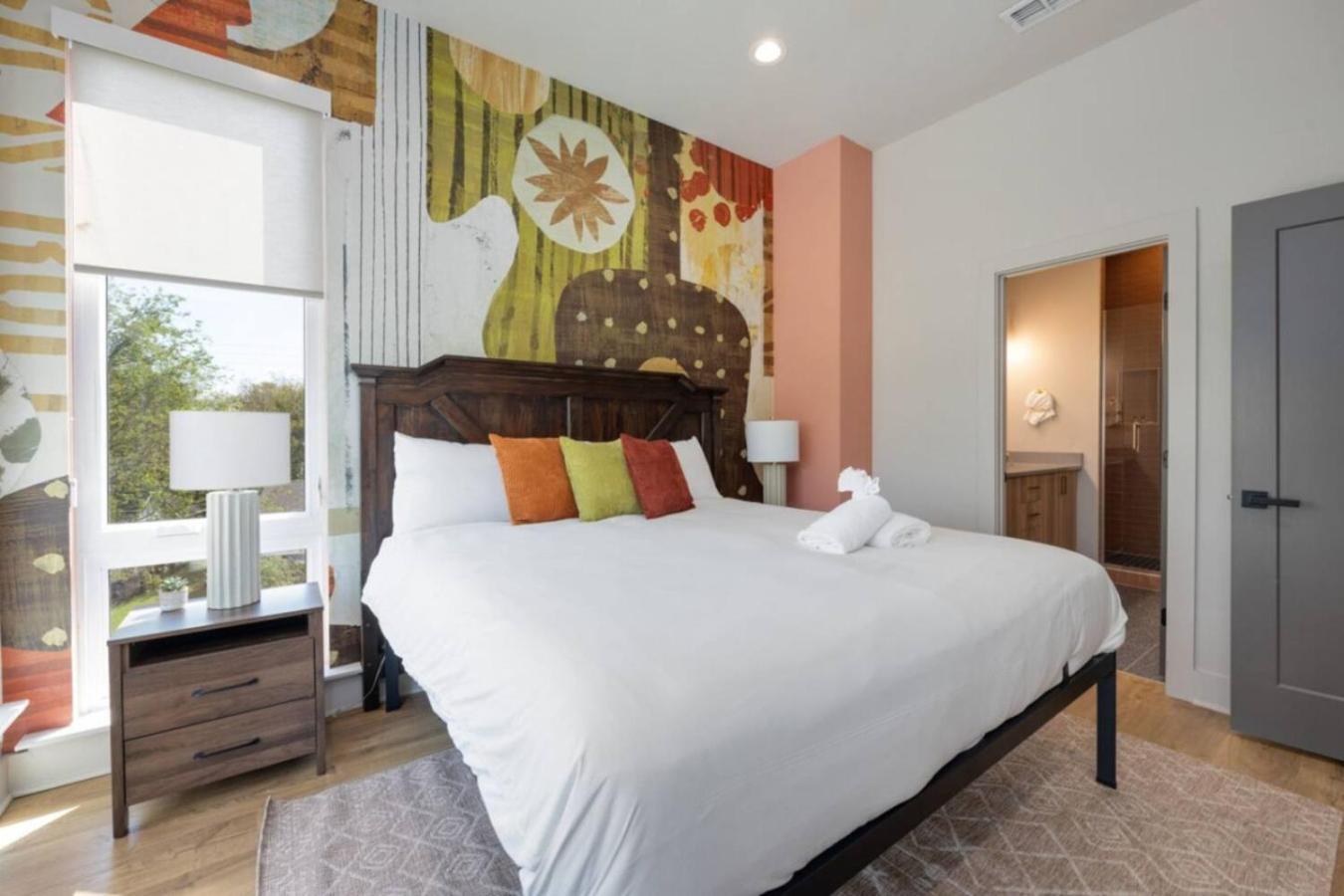 Music Four Bedrooms Four Bathrooms Stunning Rooftop Holiday home *