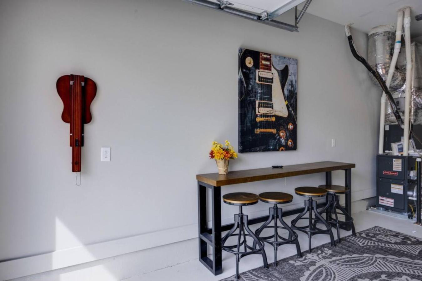 Music Four Bedrooms Four Bathrooms Stunning Rooftop *