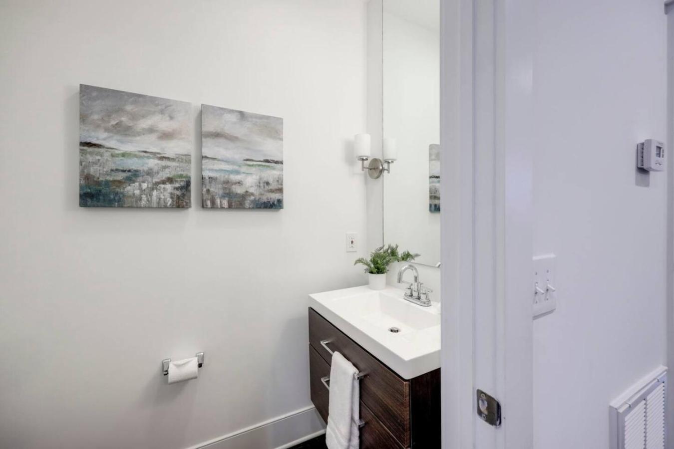 Two Elegant Townhomes Perfect For Large Groups Holiday home