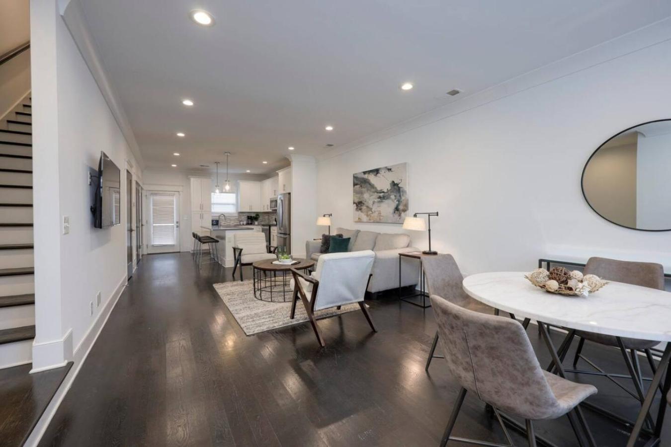 Two Elegant Townhomes Perfect For Large Groups Holiday home