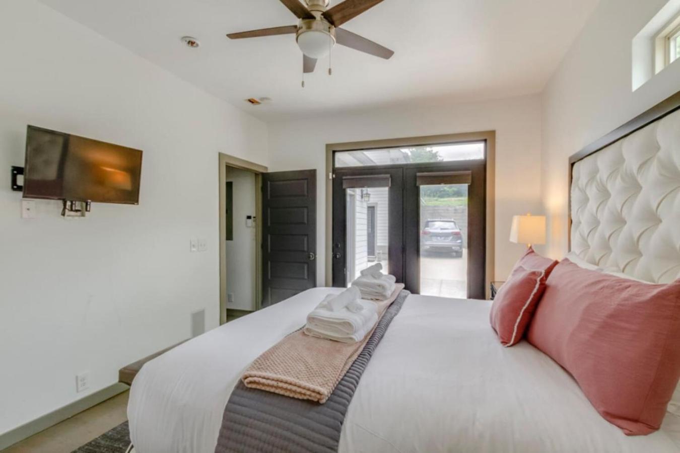 Dreamer - Mins To Downtown - 3br 2.5bath Holiday home