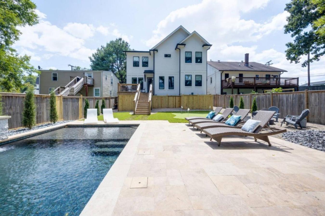 East Bliss Pool And Putt Putt Paradise