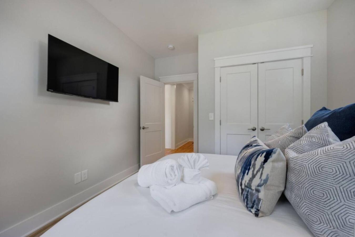 East Bliss Pool And Putt Putt Paradise *