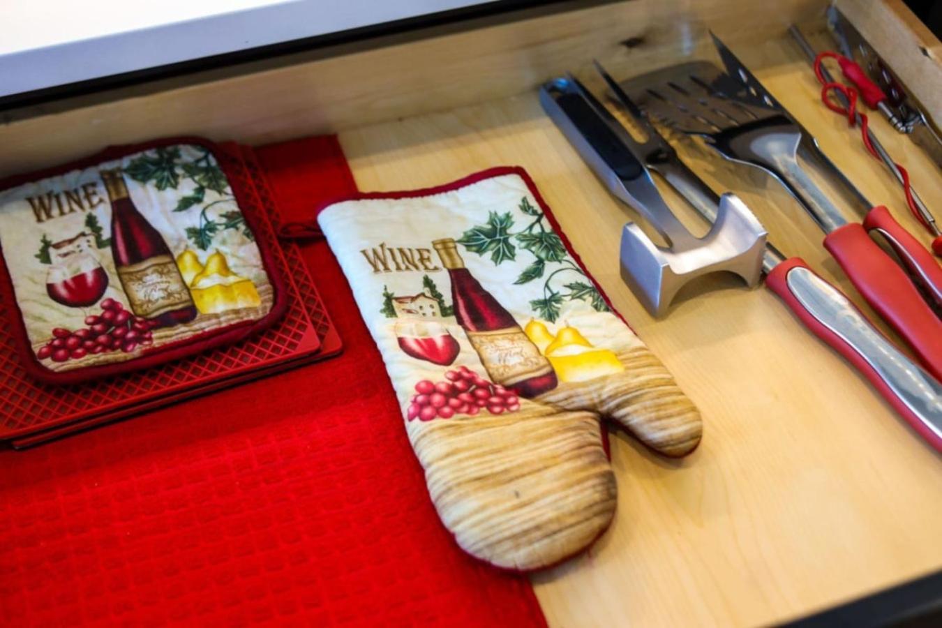 Metro Charm - Rooftop Lounge - Hot Tub Holiday home