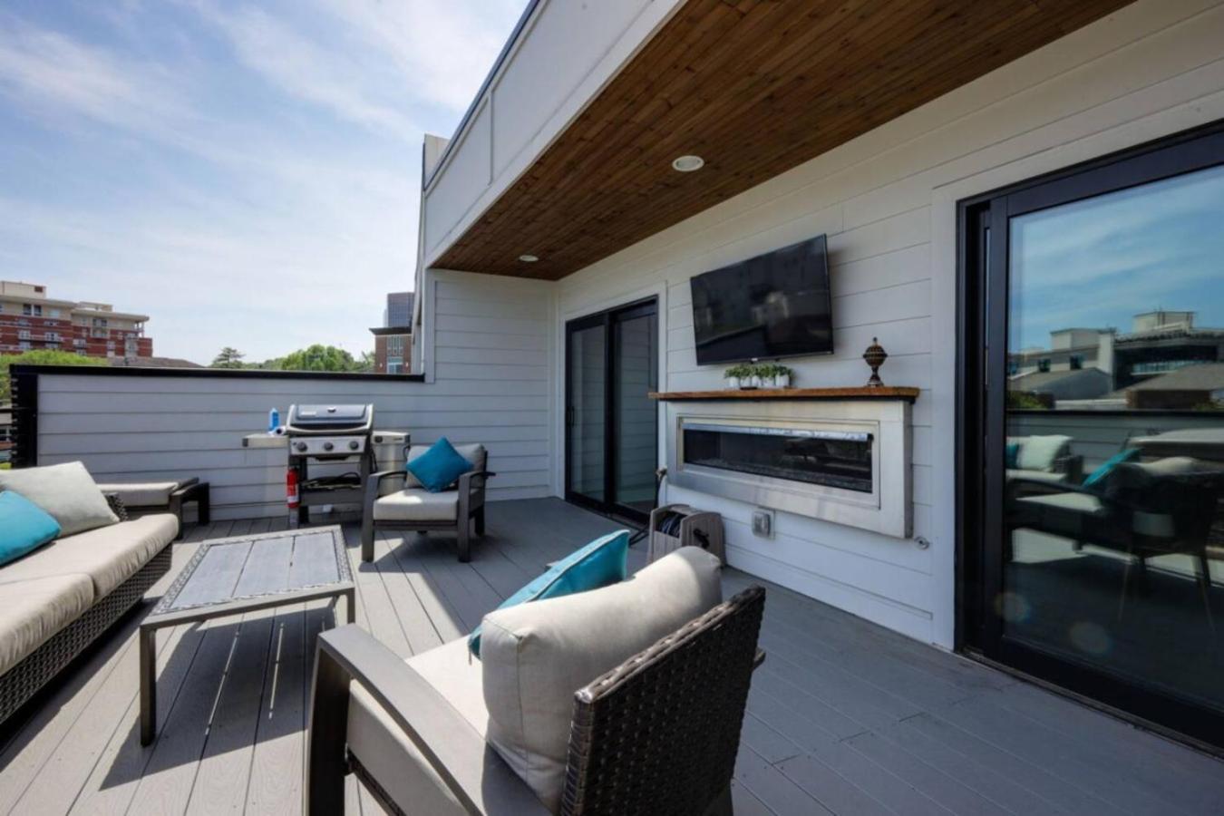 Holiday home Metro Charm - Rooftop Lounge - Hot Tub