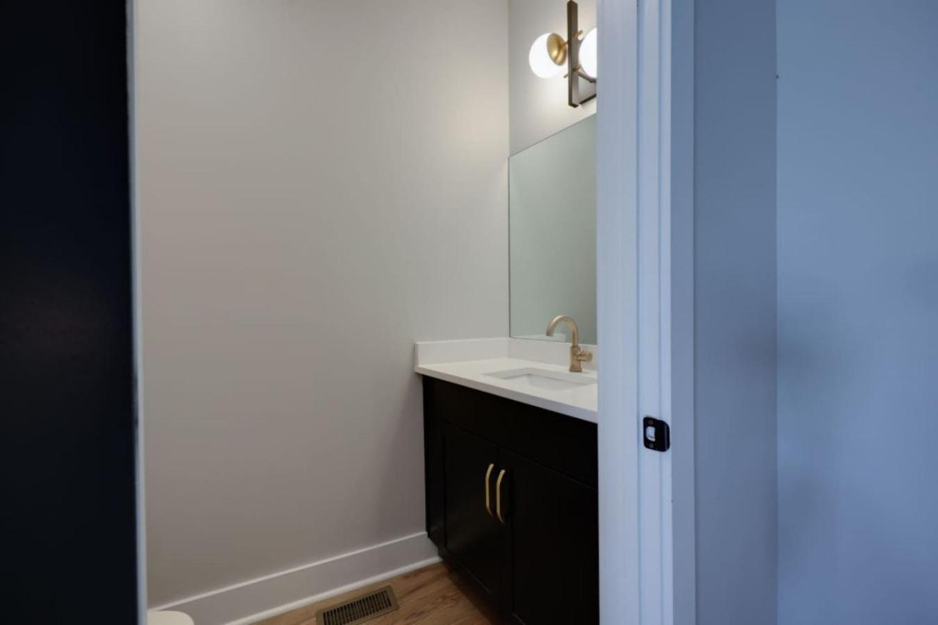 Metro Charm - Rooftop Lounge - Hot Tub *