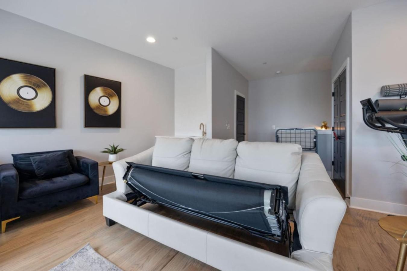 Holiday home Metro Charm - Rooftop Lounge - Hot Tub *