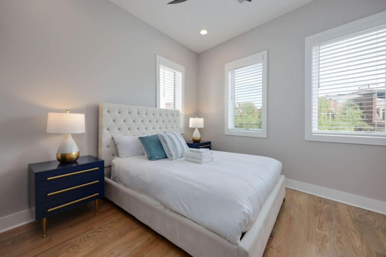 Metro Charm - Rooftop Lounge - Hot Tub Holiday home