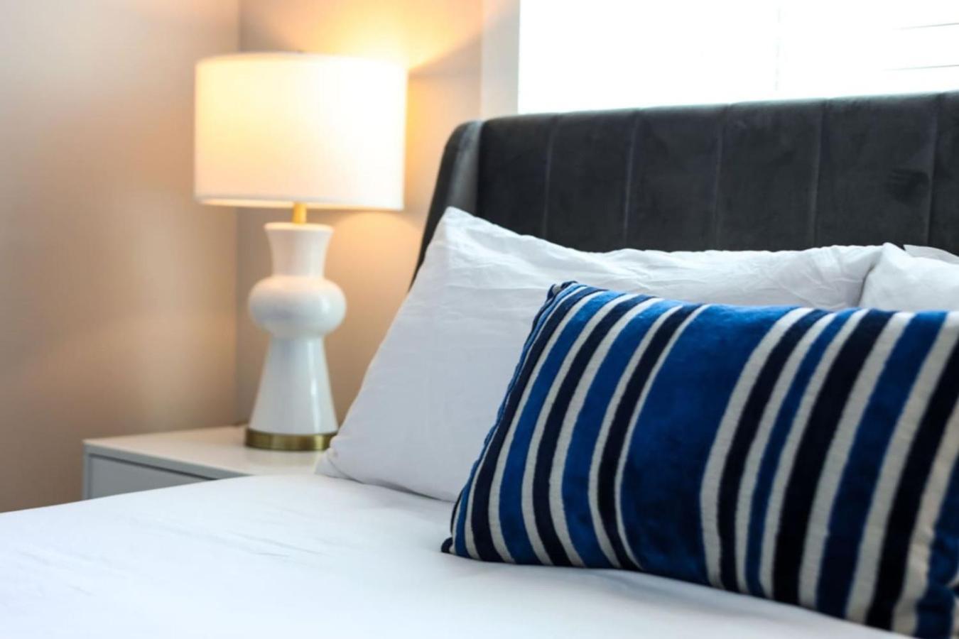 Metro Charm - Rooftop Lounge - Hot Tub * Nashville