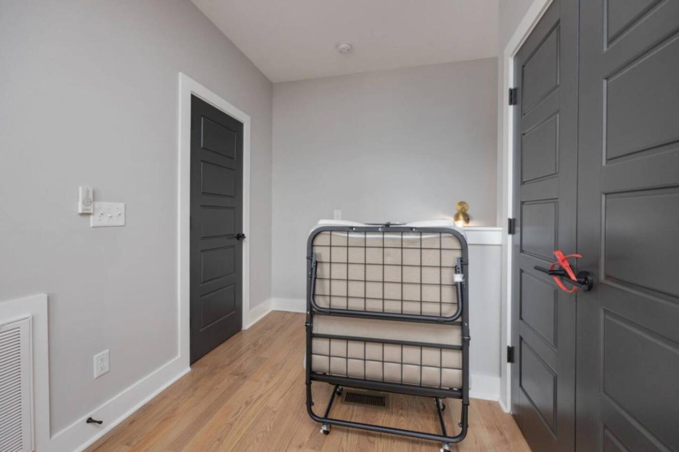 Metro Charm - Rooftop Lounge - Hot Tub *