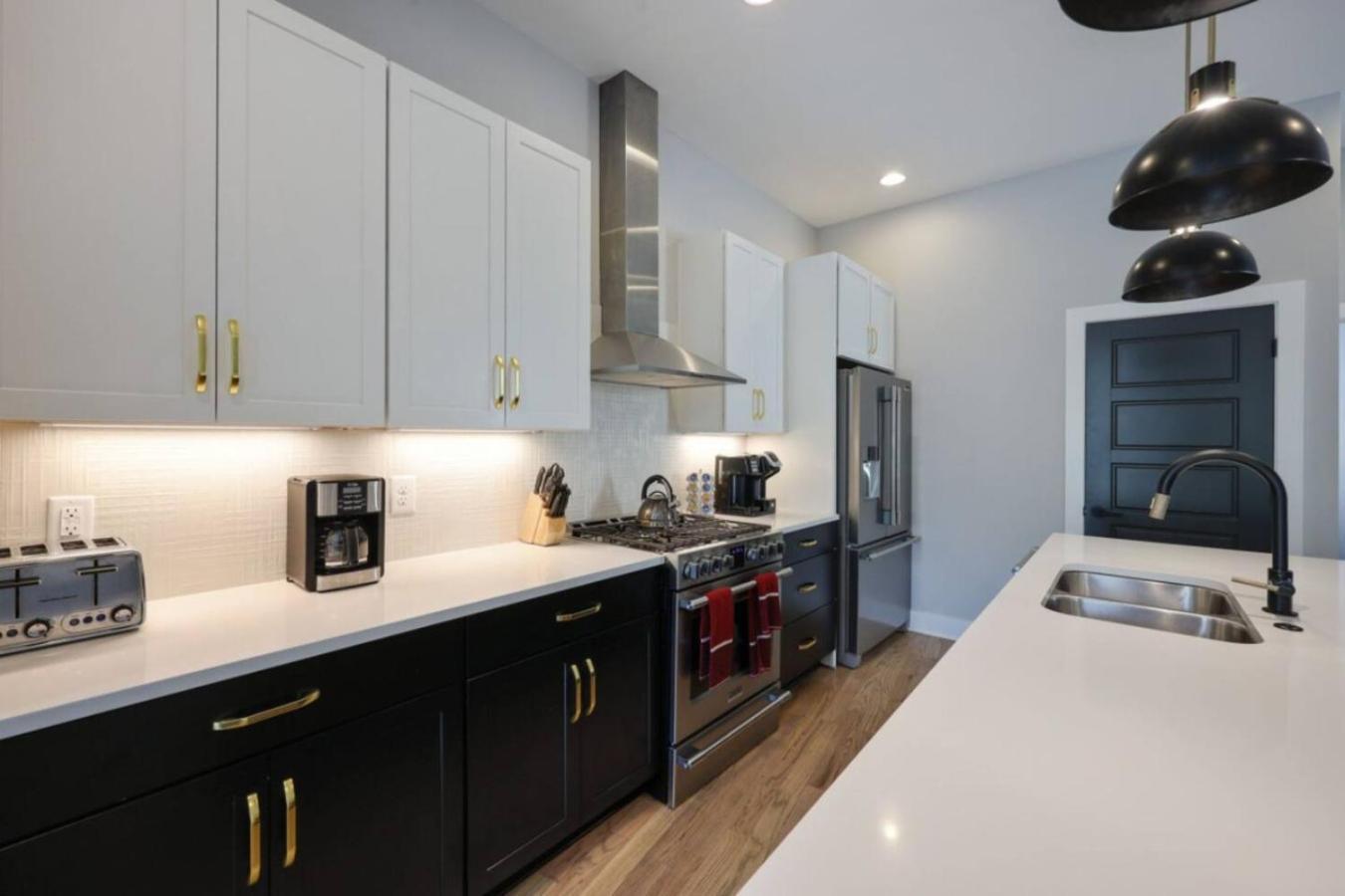 Metro Charm - Rooftop Lounge - Hot Tub * Nashville