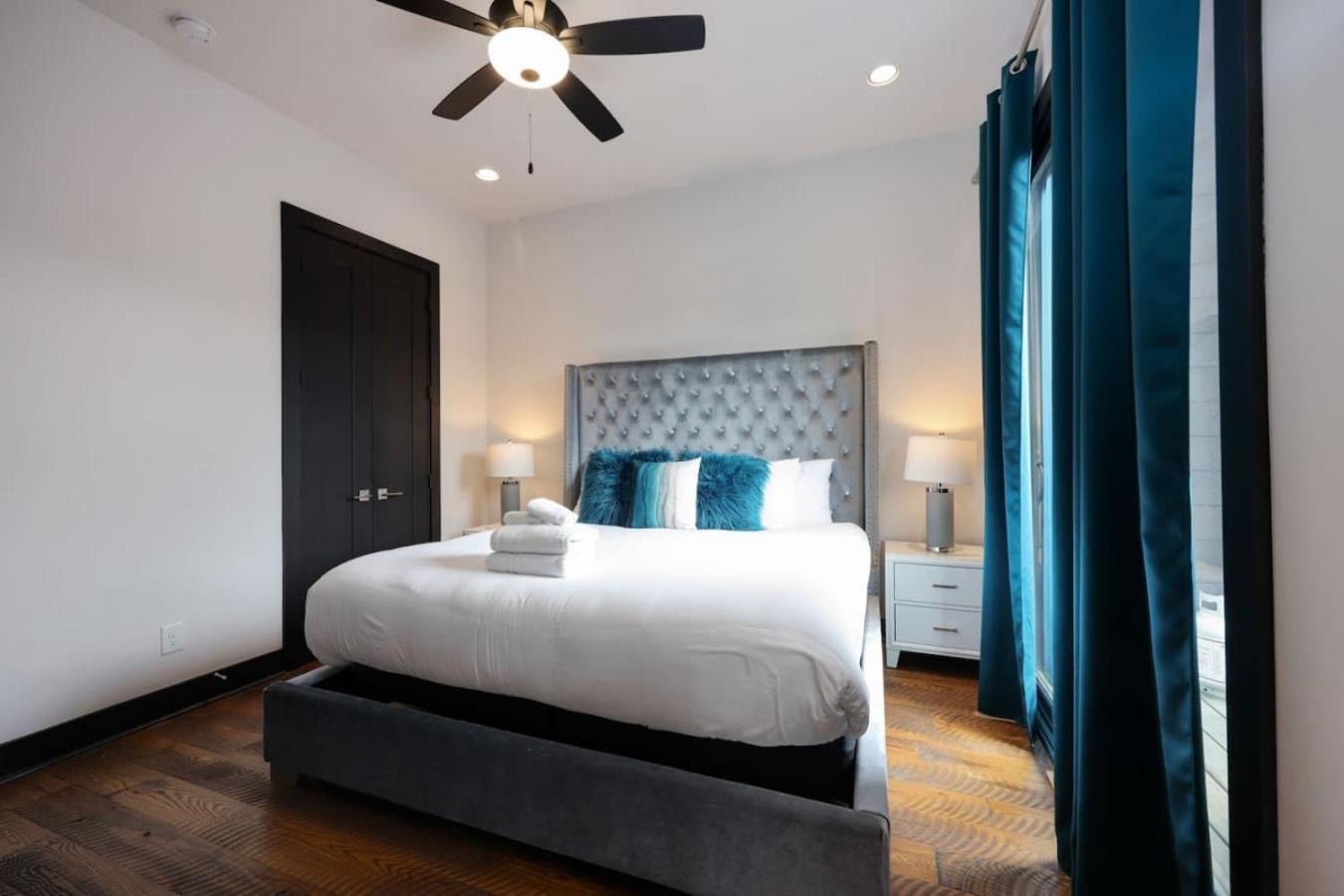 Two Townhomes- Rooftop Lounge- Hot Tub- Views Holiday home