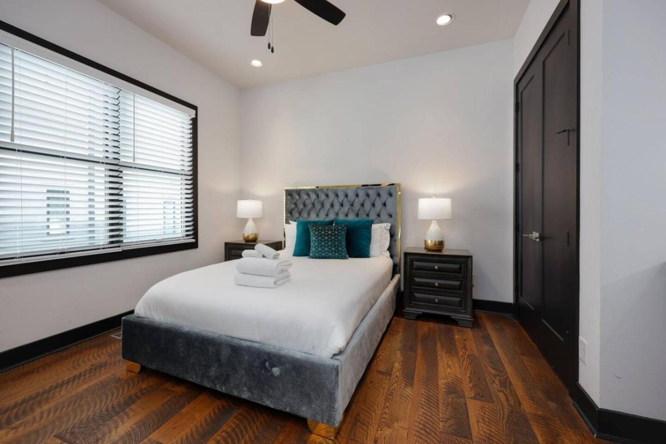 Two Townhomes- Rooftop Lounge- Hot Tub- Views *