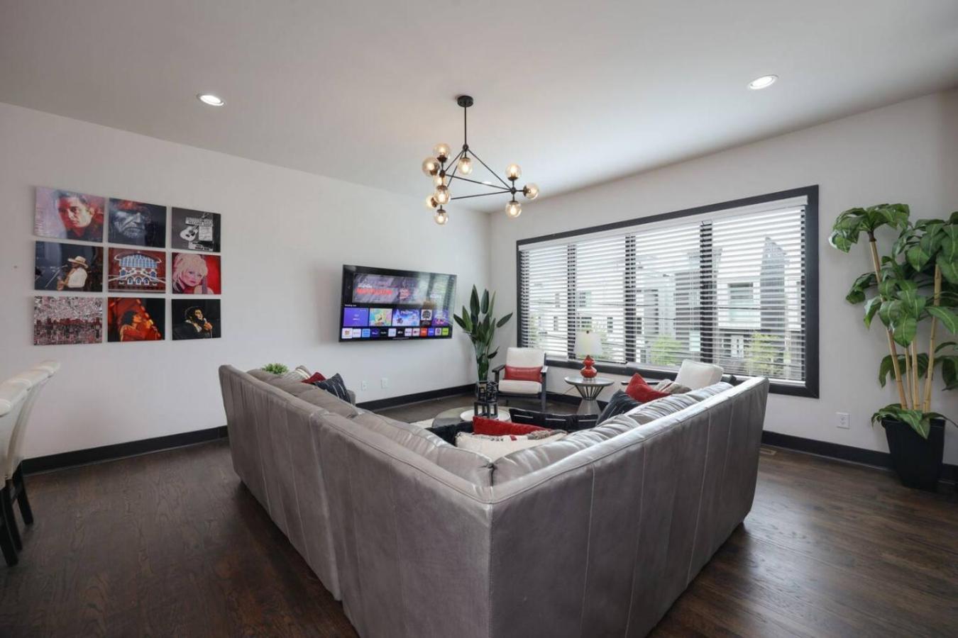 Two Townhomes- Rooftop Lounge- Hot Tub- Views Holiday home *