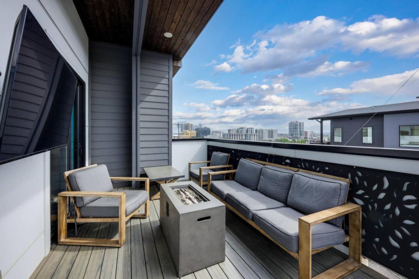 Two Townhomes- Rooftop Lounge- Hot Tub- Views *