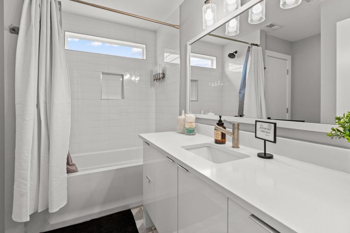 Private Heated Pool, Hot Tub-minutes From Broadway Nashville
