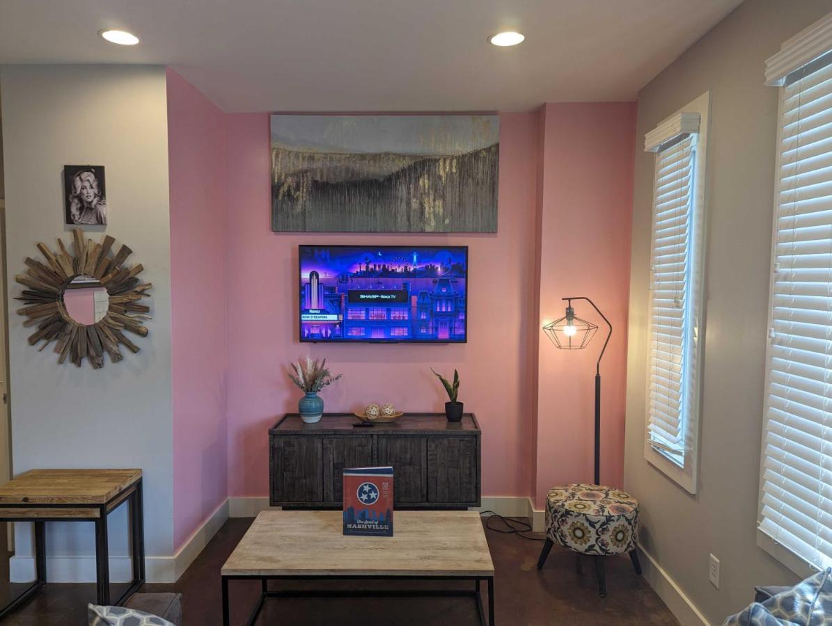 Dolly Would - Near Music Row King Beds Holiday home Nashville