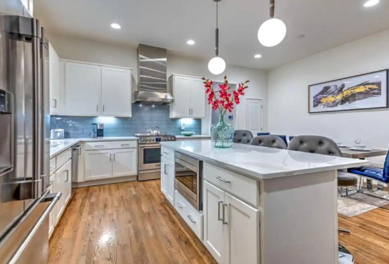 New 4bdrm House With Views, Pool Table, 5min To Downtown! Sleeps 22! Nashville