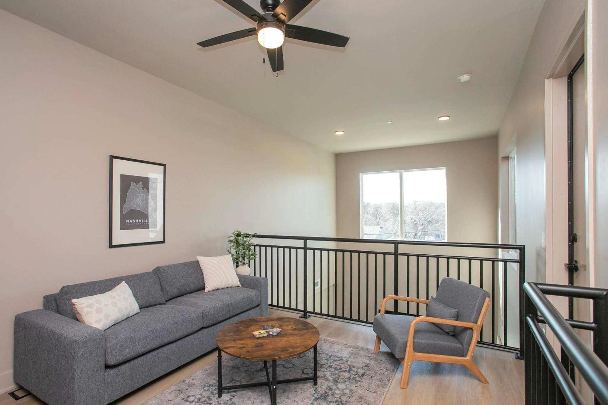 Chic 2br With Loft In East Nash Sleeps 6 Nashville