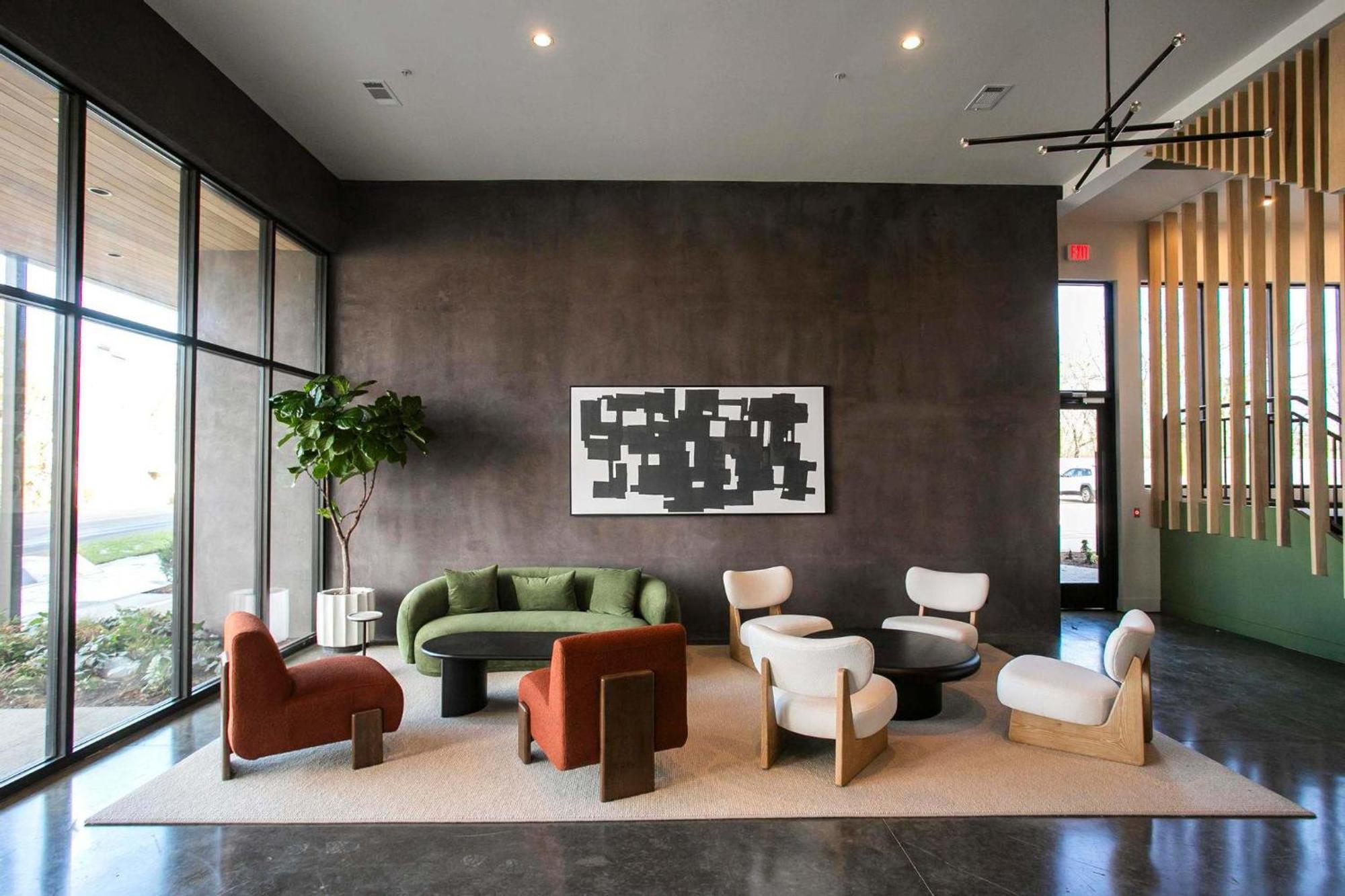 Chic 2br With Loft In East Nash Sleeps 6
