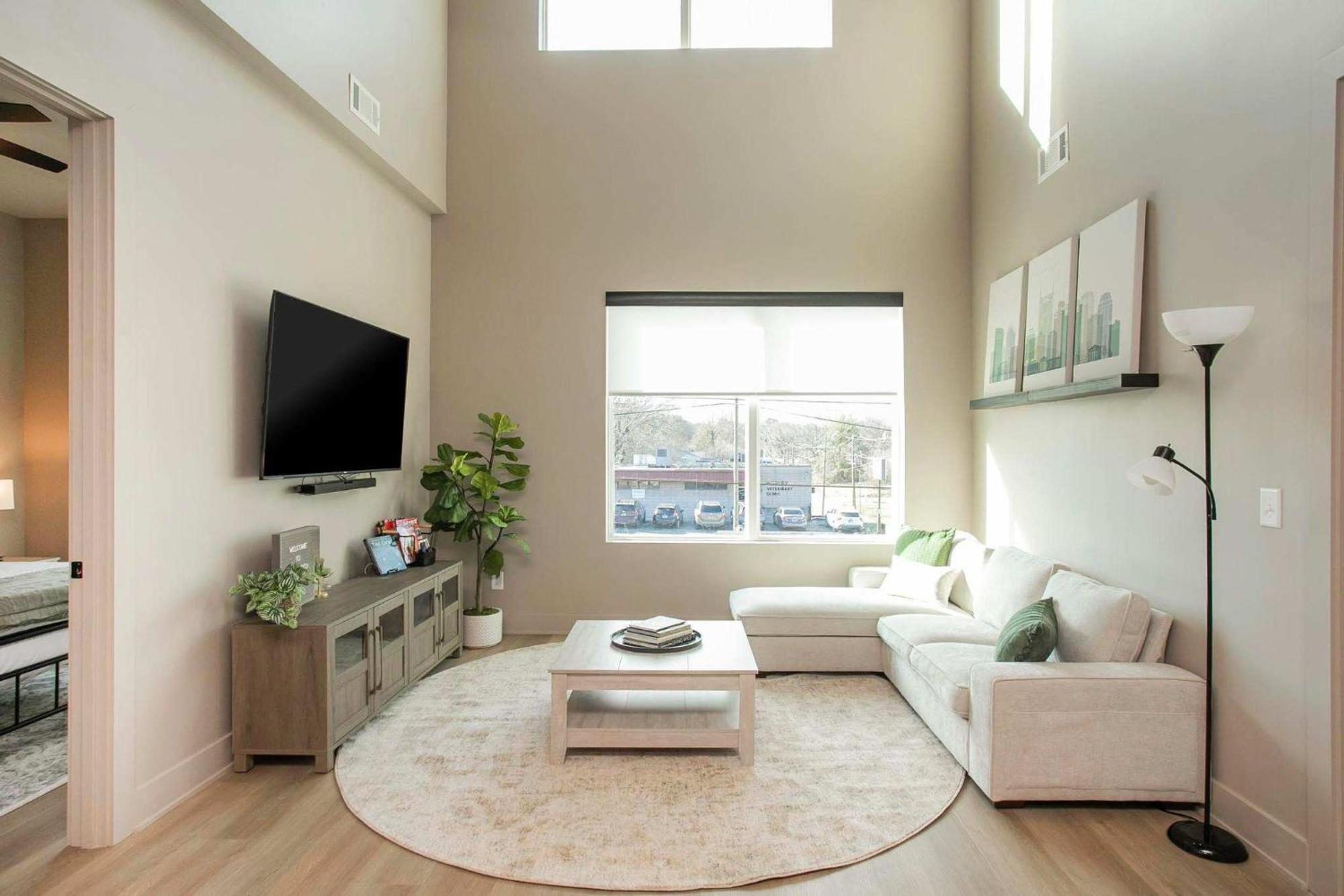 Apartment Chic 2br With Loft In East Nash Sleeps 6 *