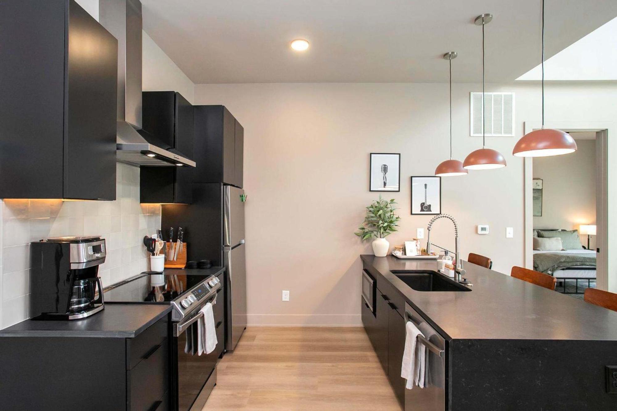 Chic 2br With Loft In East Nash Sleeps 6 Nashville
