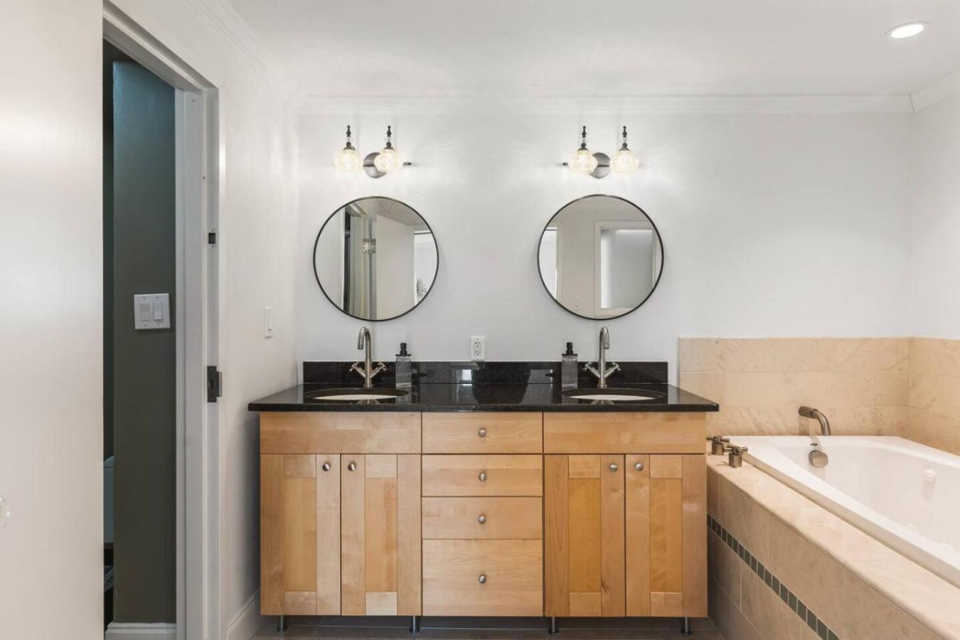 Holiday home Pool, Walk Restaurants Bars On Famous Music Row