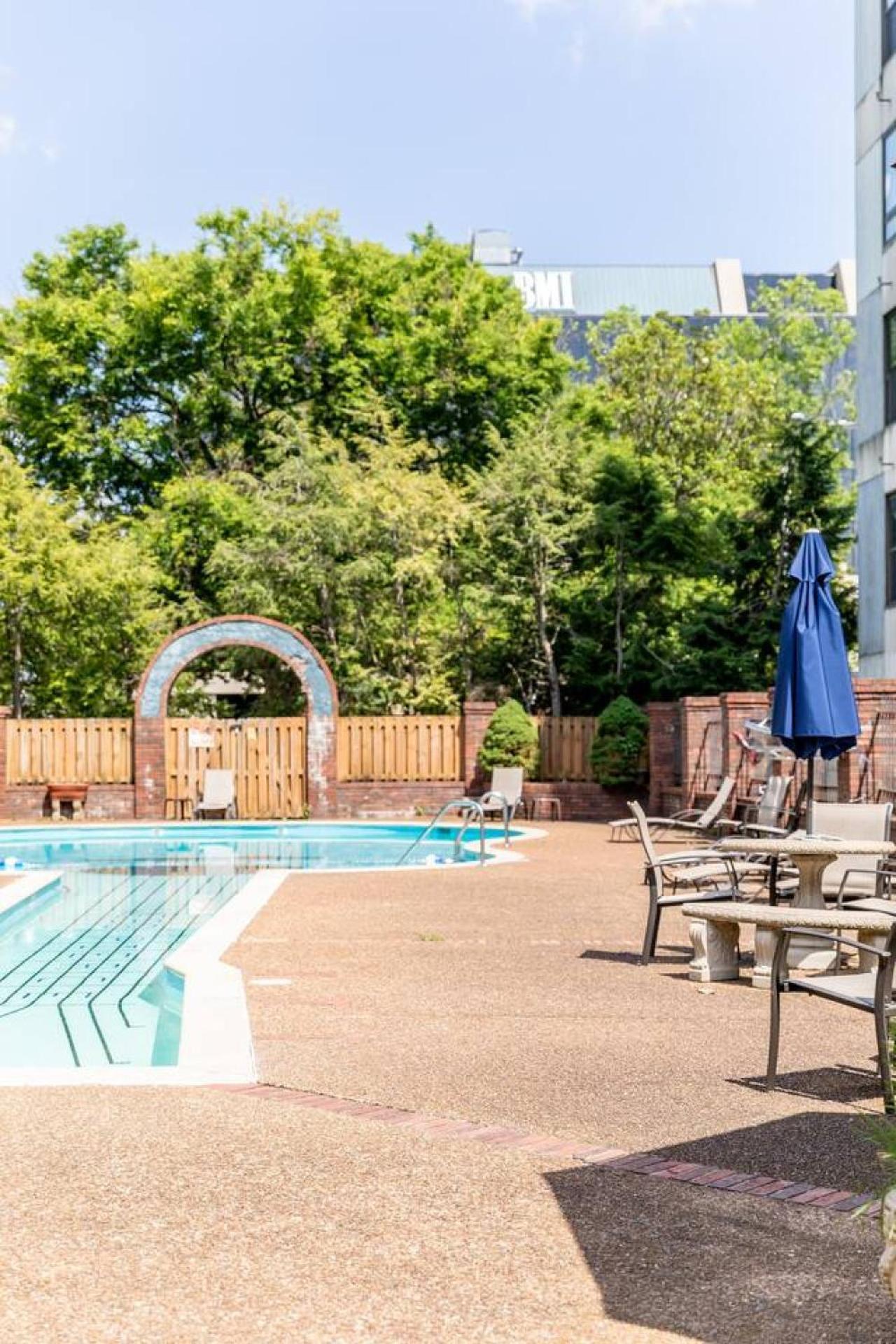 Pool, Walk Restaurants Bars On Famous Music Row Holiday home Nashville