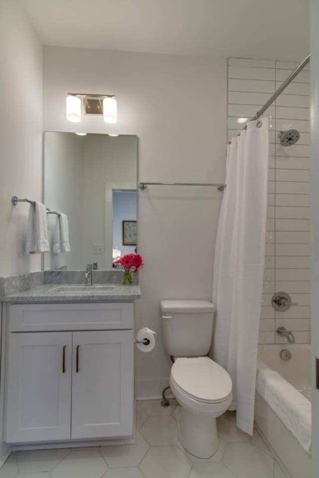 Holiday home 6 Bedroom Gulch Homes, Garages, Rooftops, Walk To Gulch 10 Mins To Broadway, 24 Hour Hospitality Team, Perfect For Groups Nashville