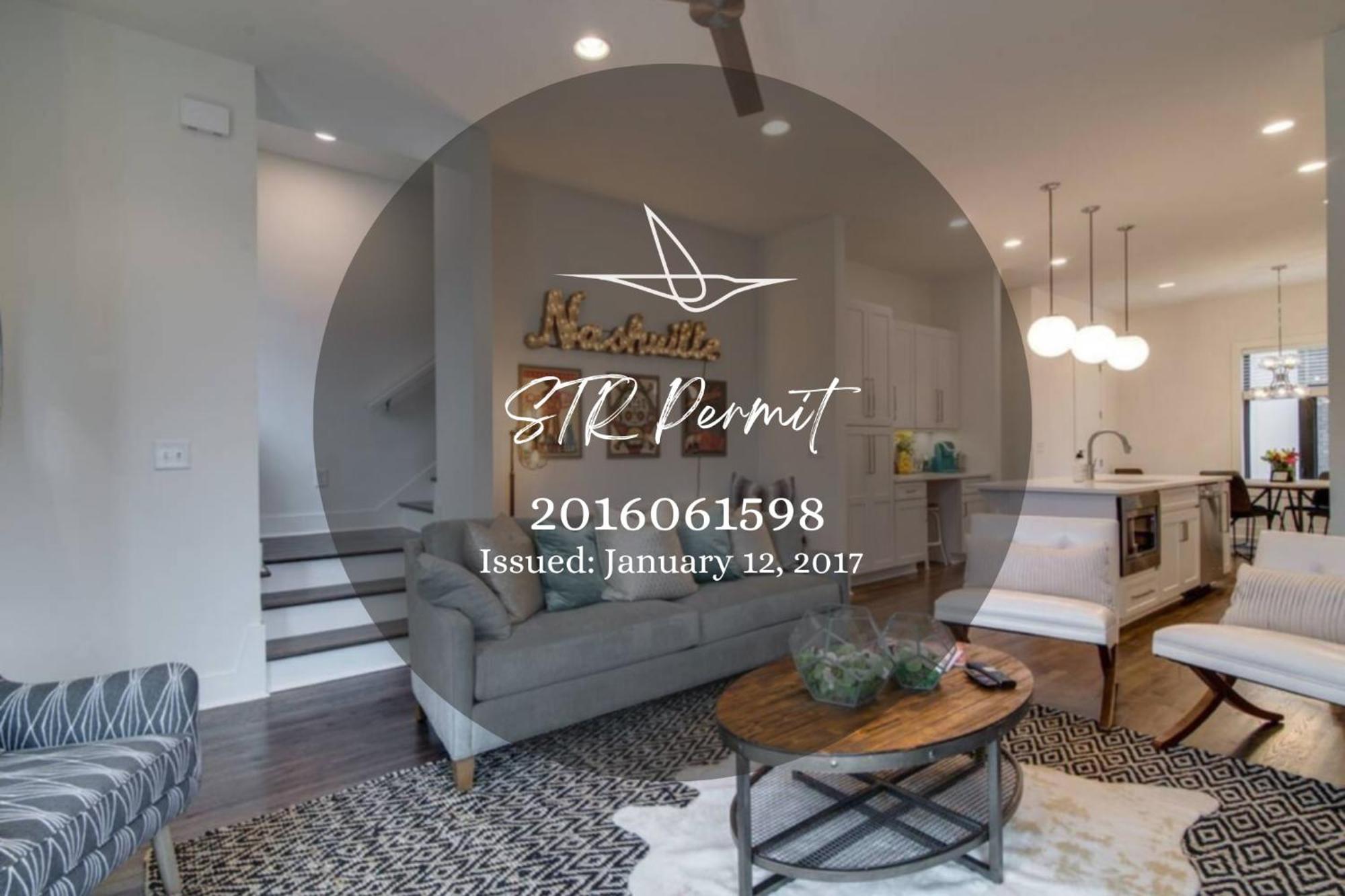 Getaway - Rooftop, Garage, Near Broadway!