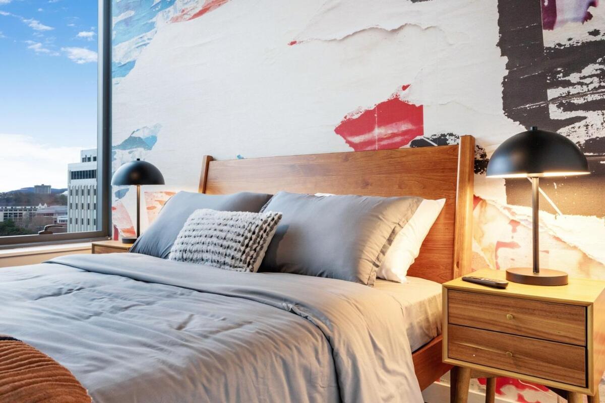 The Urban Kaleidoscope Downtown Apartment *