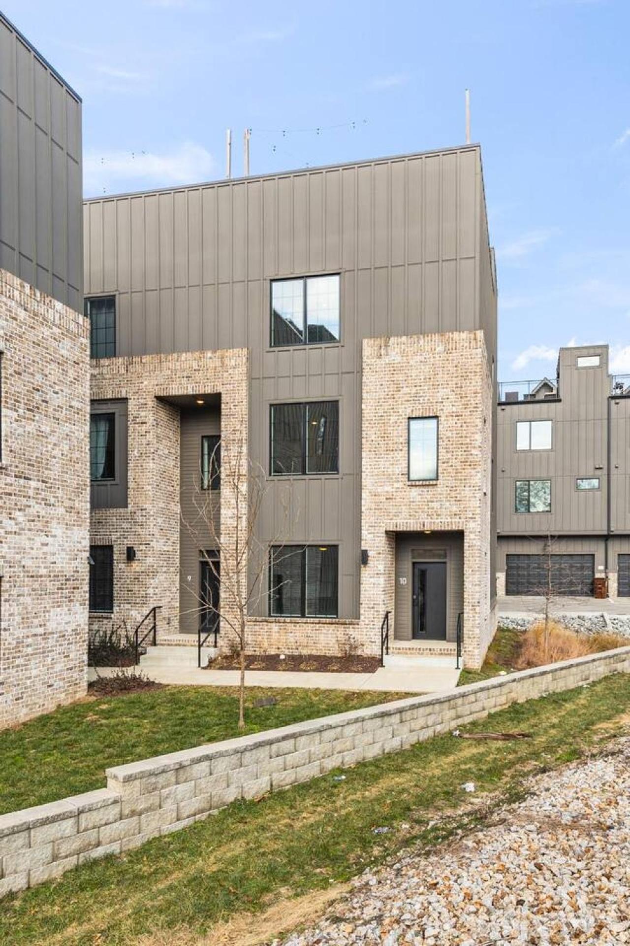 Holiday home Stunning With Rooftop Deck Walk To Restaurants Coffee And Brewery Nashville