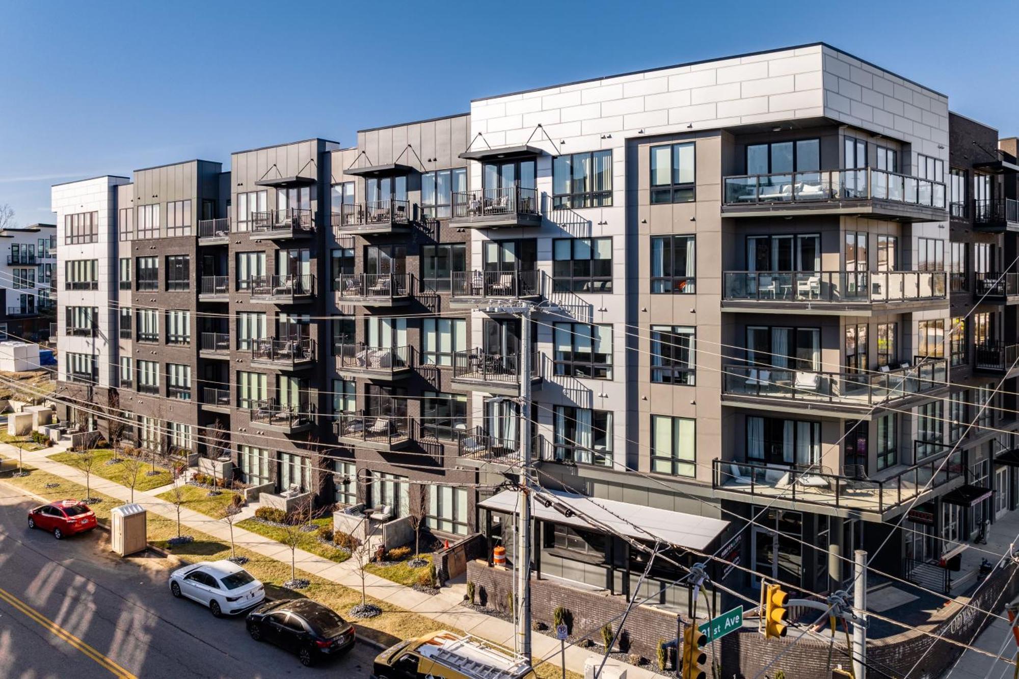 Prime Walkable Midtown Location Pool Gym Outlaws Den By Avantstay *