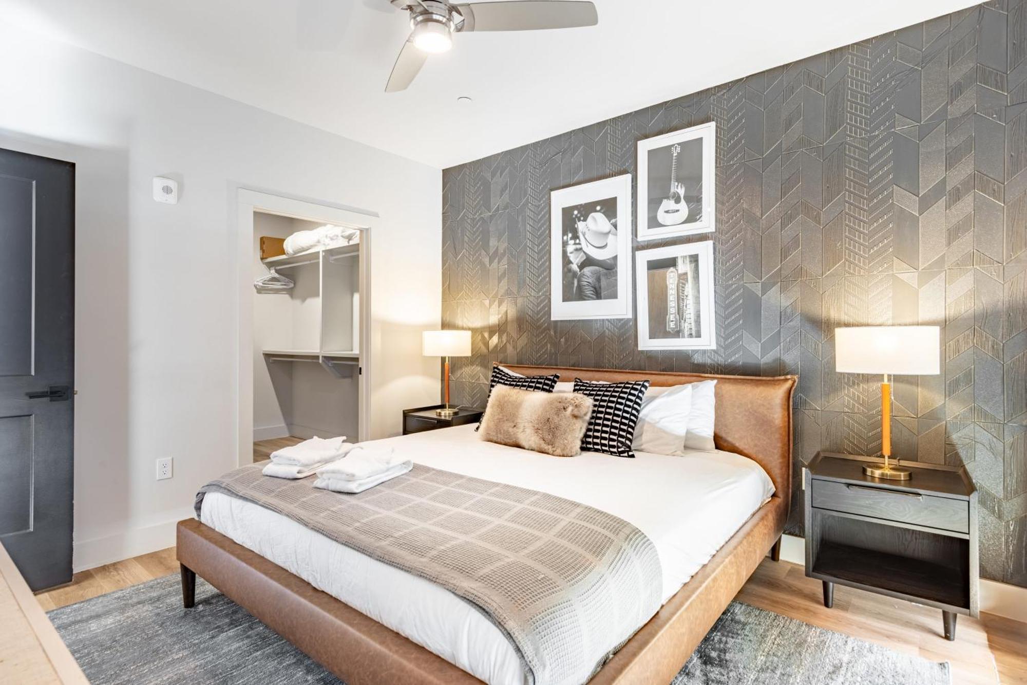 Prime Walkable Midtown Location Pool Gym Outlaws Den By Avantstay *