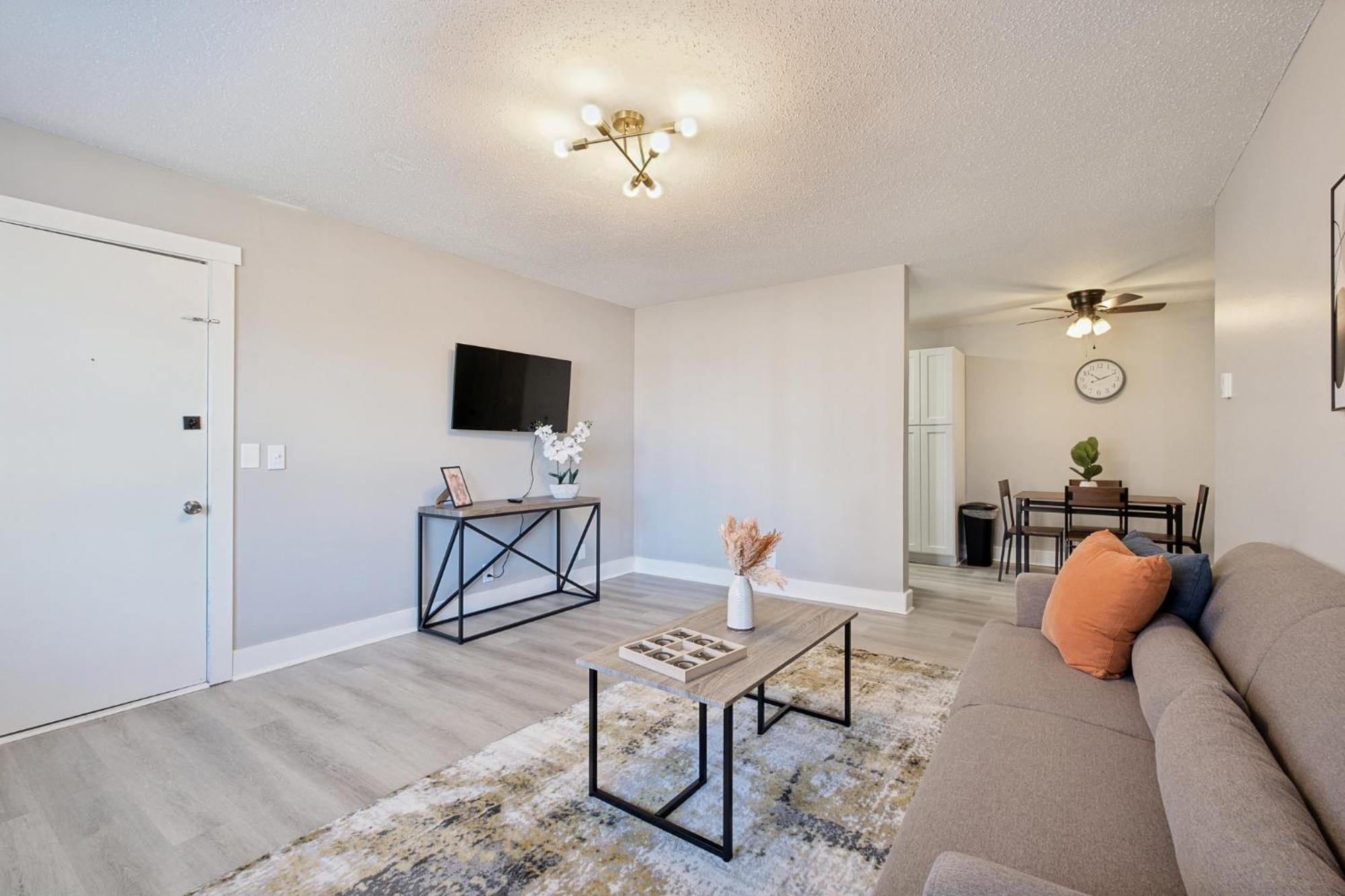Apartment Brentwood C3 I Cozy & Comfy I 2bd I Free Parking